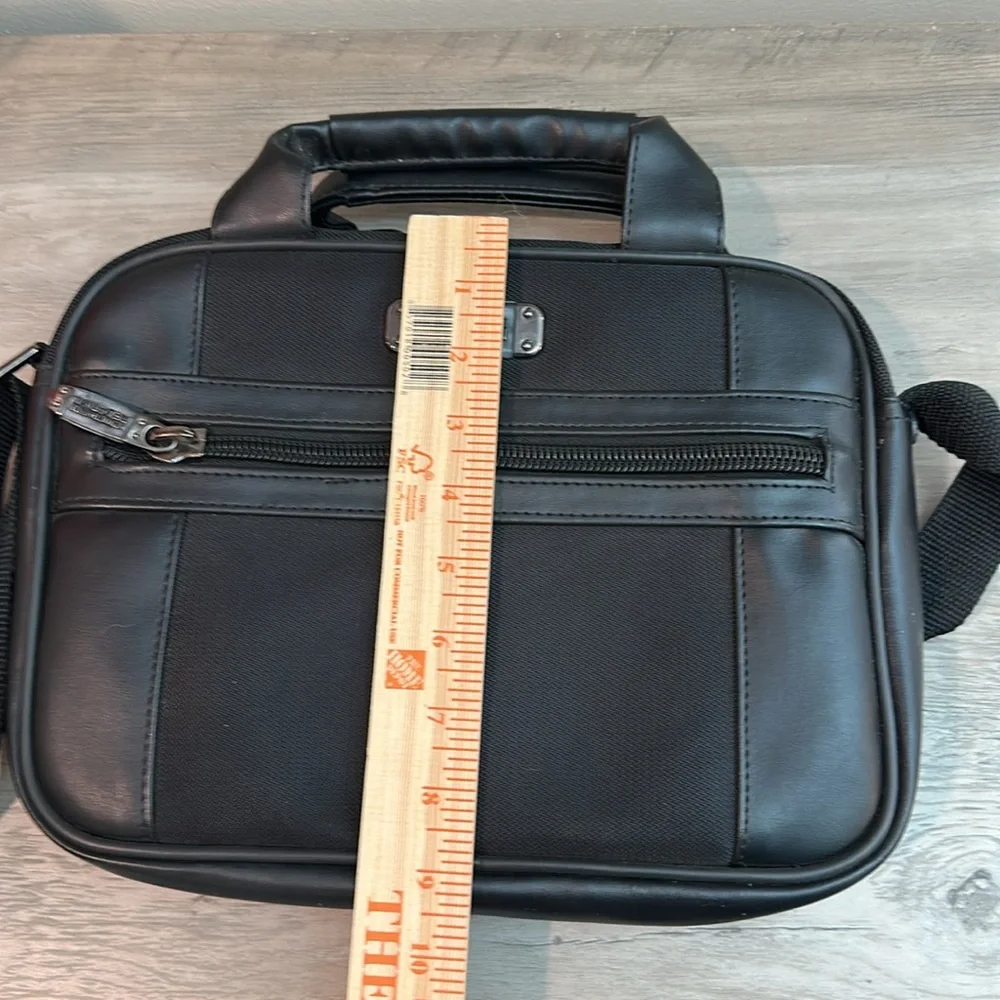 Kenneth Cole Tablet/Laptop Travel Bag